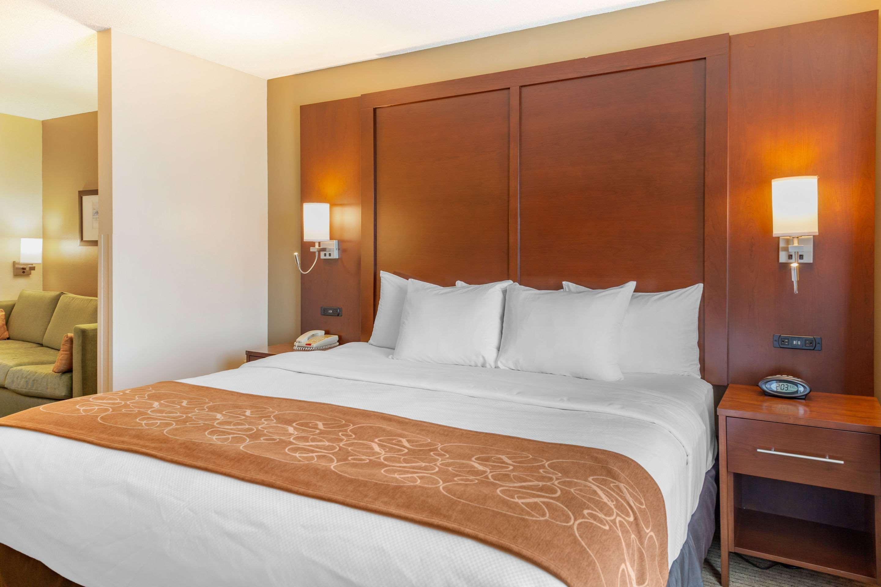Hotel Comfort Suites Lancaster Amish Country 3*