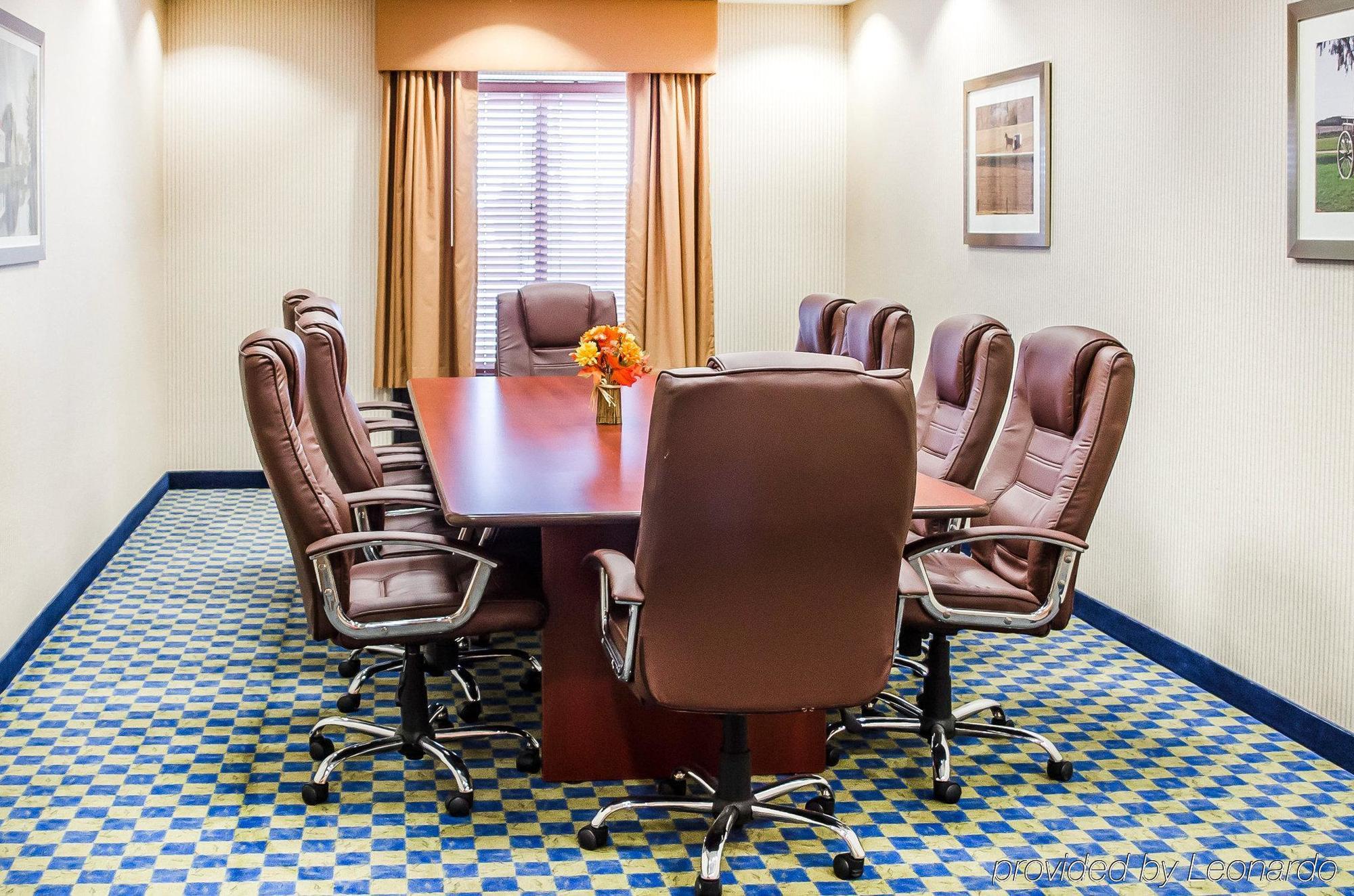 Hotel Comfort Suites Lancaster Amish Country 3*
