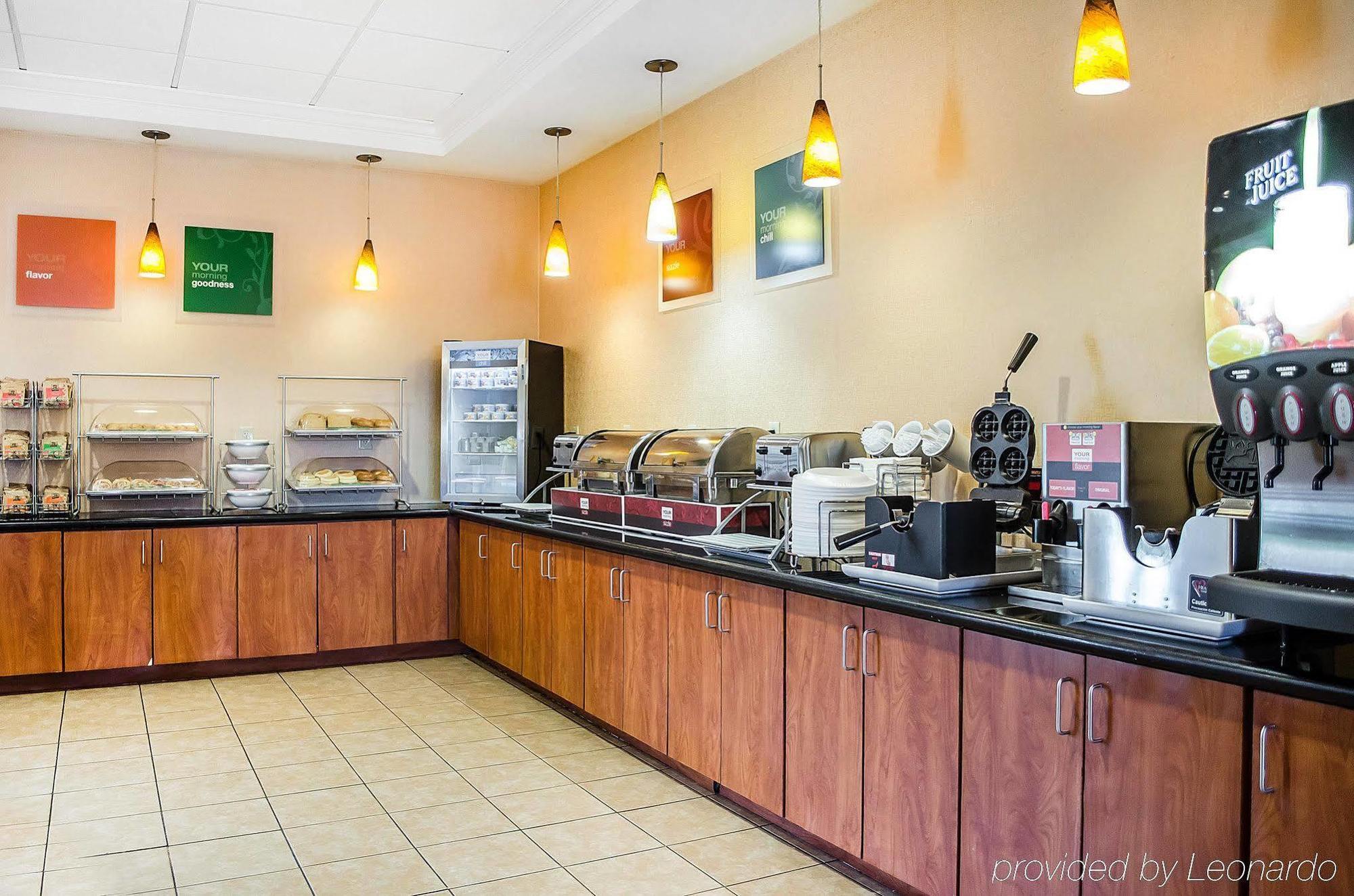 Hotel Comfort Suites Lancaster Amish Country 3*
