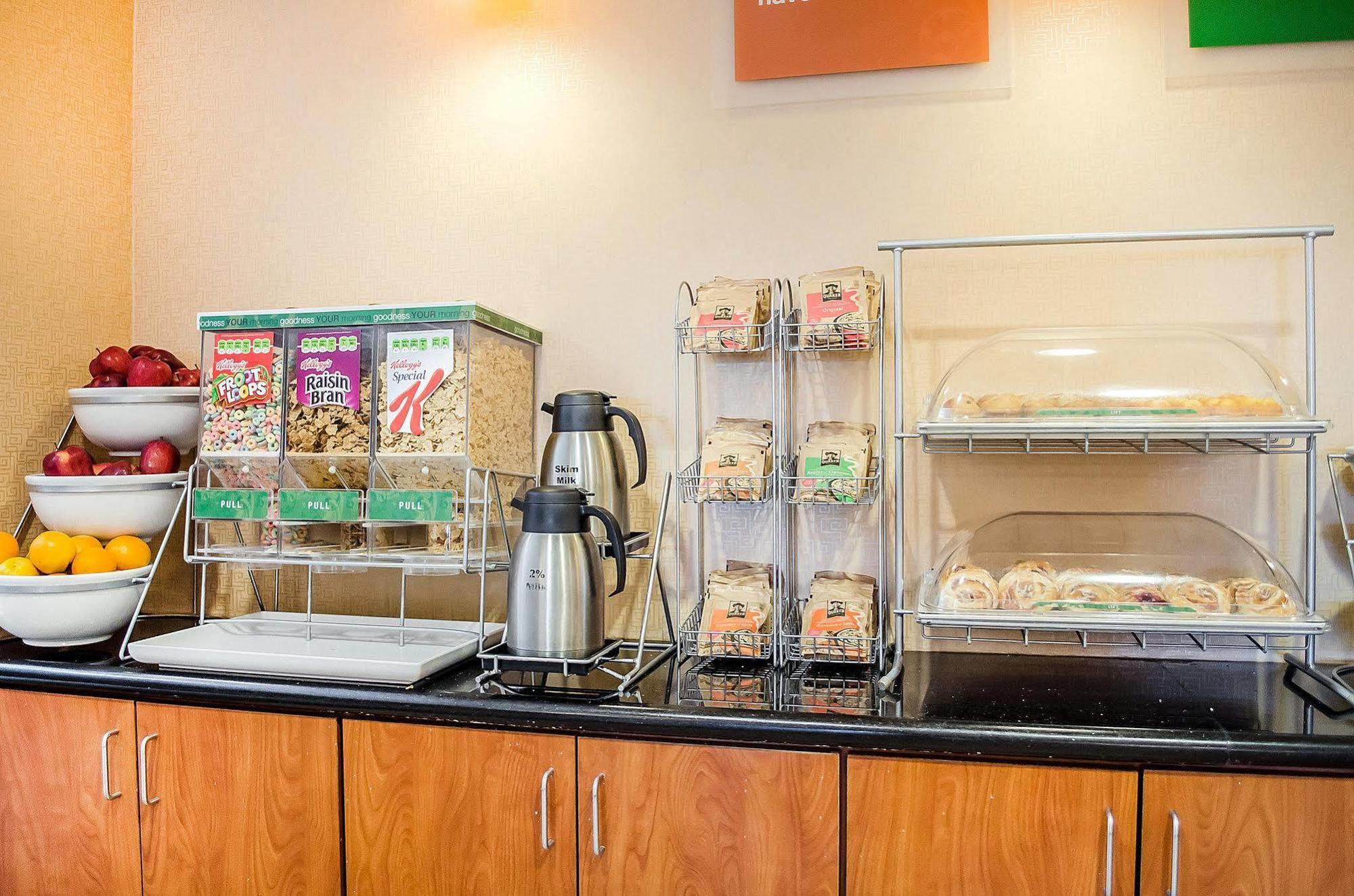Hotel Comfort Suites Lancaster Amish Country